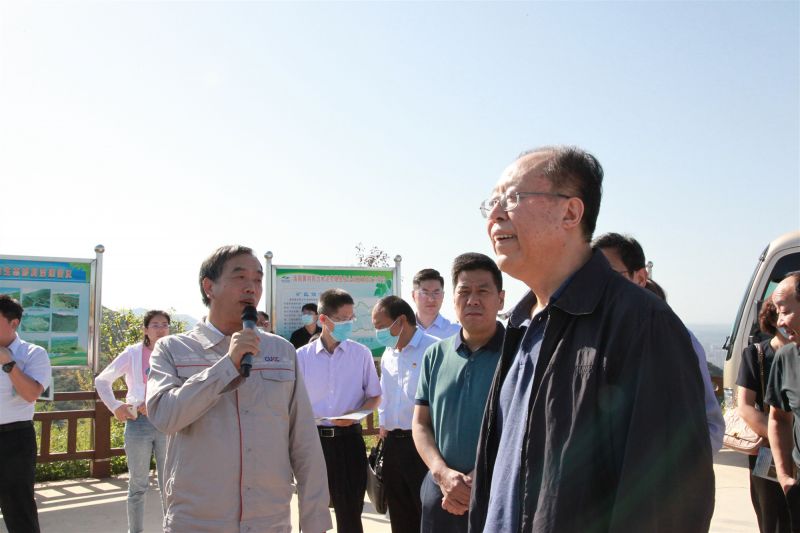 
				   
					河南省人大常委會(huì )黨組副書(shū)記、副主任馬懿一行到洛陽(yáng)黃河同力調研
				 